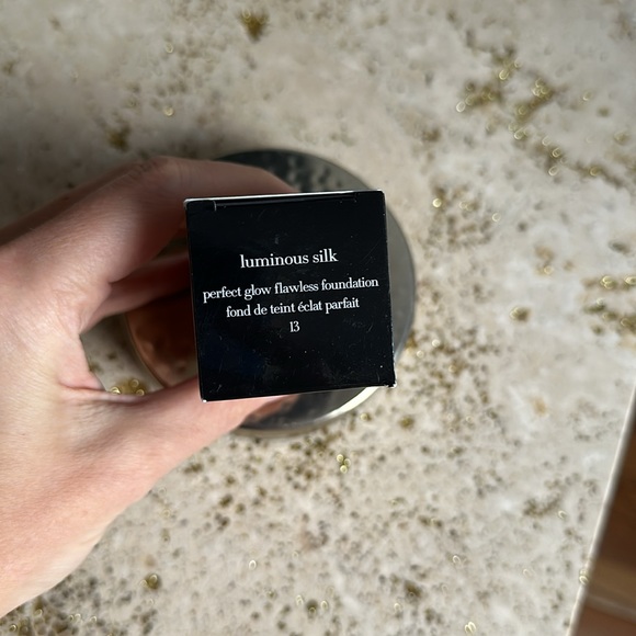 #13 Giorgio Armani Foundation - deep, neutral - Picture 3 of 7